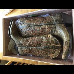 Cowboy boots 9.5